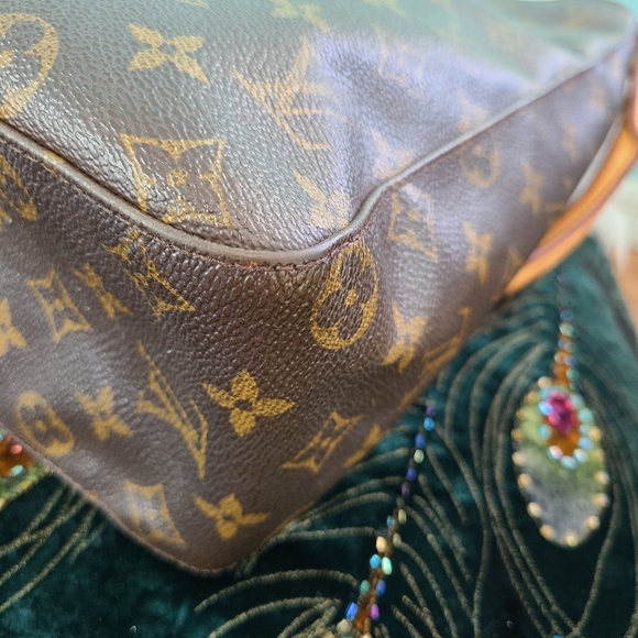 Louis Vuitton GM Looping Bag - Picture 9 of 16